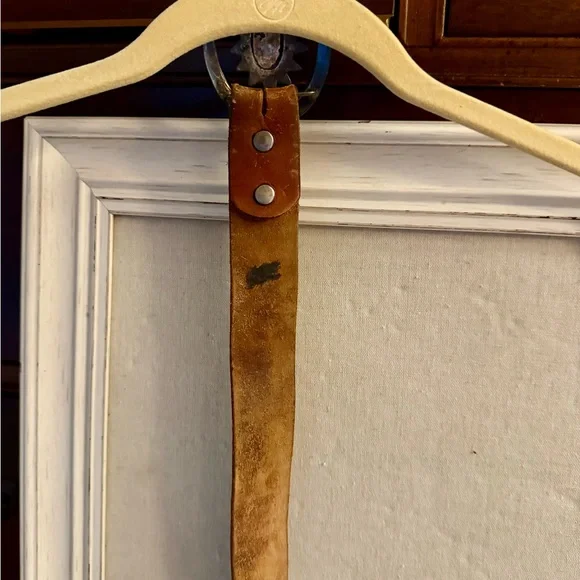 Be-Low the Belt vintage western style tooled leather and turquise buckle. - Picture 5 of 16